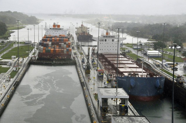 gatun locks panama canal